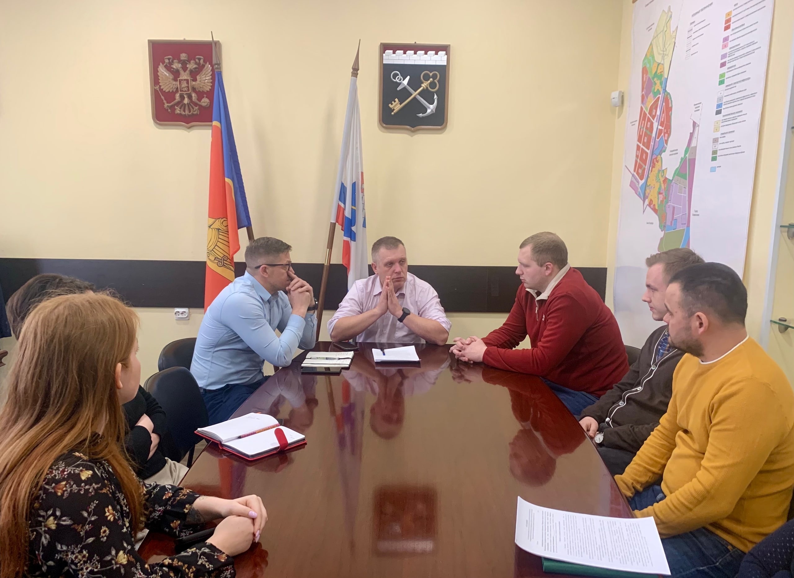 Глава администрации Алексей Белов провел совещание с представителями кикшеринговых компаний